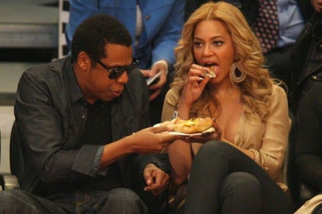 20 знаменитостей, которые не умеют кушать или делают это не так как все 41