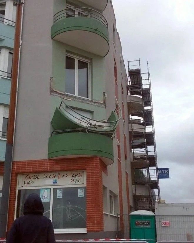 Обрушившийся балкон