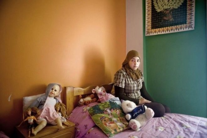 Фотограф показал, как выглядят спальни подростков из разных миров 38