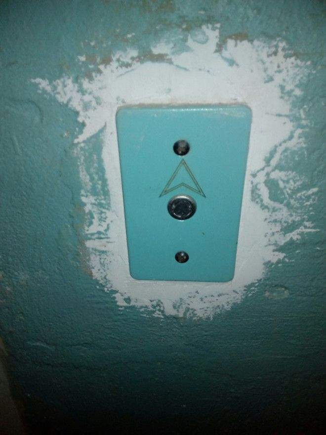 Lак парень попал в место из фильмов ужасов нажав запрещенную кнопку в лифте