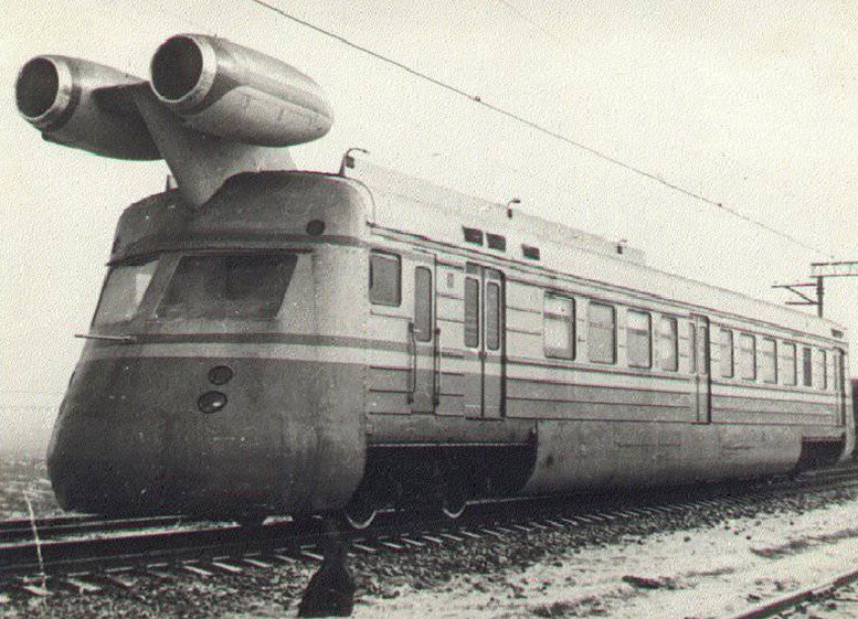 Куда делись реактивные поезда с двигателем от самолета, которые тестировали в СССР и с какой скоростью они ехали? 19