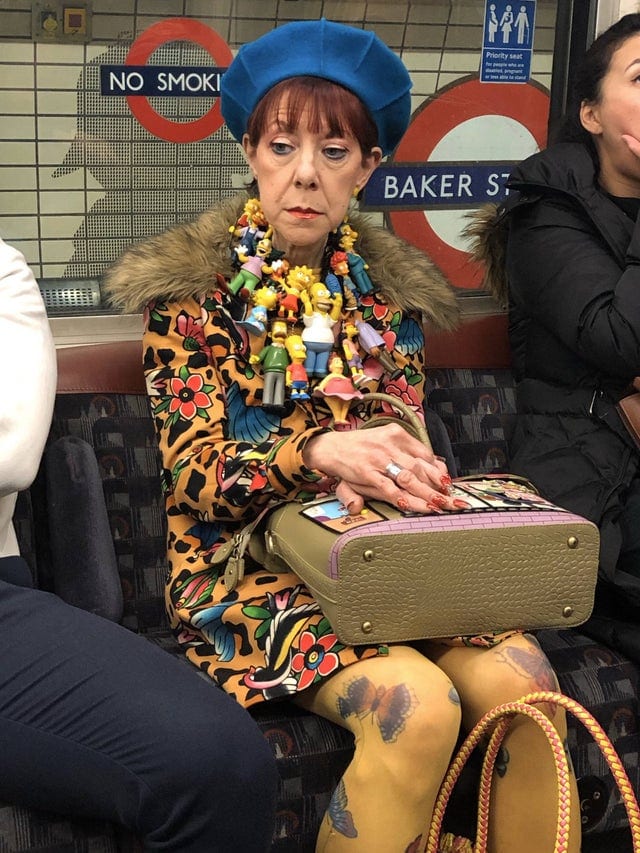 15 фотографий крайне необычных персонажей, которых доводилось встречать пассажирам метро 46