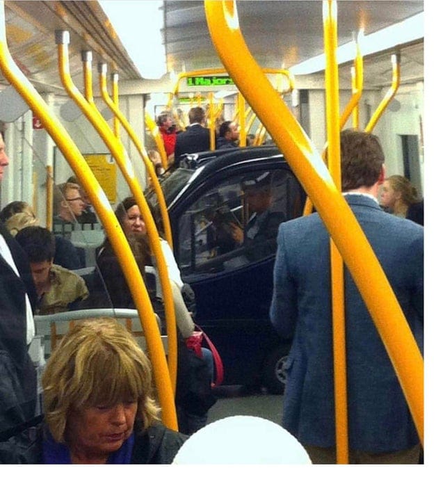 15 фотографий крайне необычных персонажей, которых доводилось встречать пассажирам метро 49
