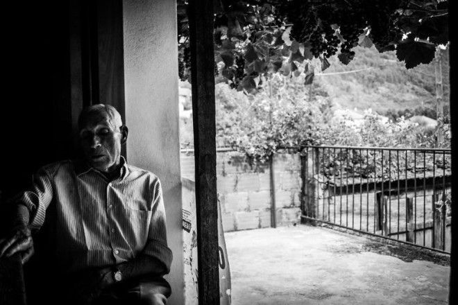 Фотограф собрал истории стариков, живущих в полном одиночестве 39