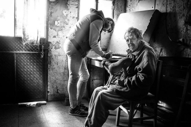 Фотограф собрал истории стариков, живущих в полном одиночестве 40