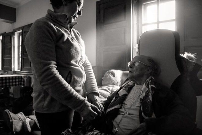 Фотограф собрал истории стариков, живущих в полном одиночестве 43