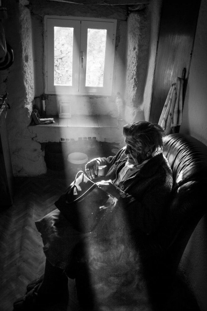 Фотограф собрал истории стариков, живущих в полном одиночестве 44