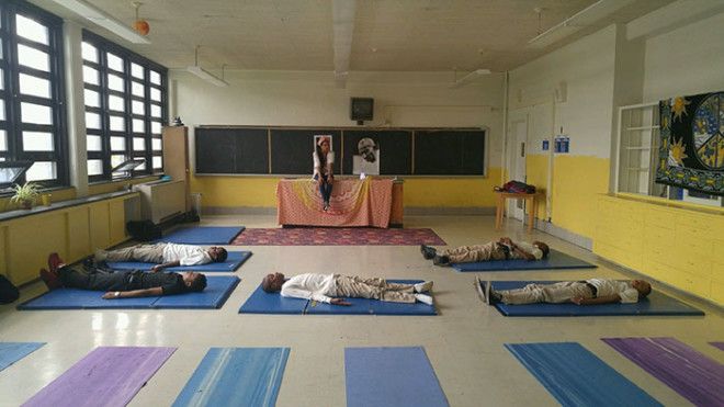 В этой школе наказания заменили медитацией, и результаты впечатляют! 20