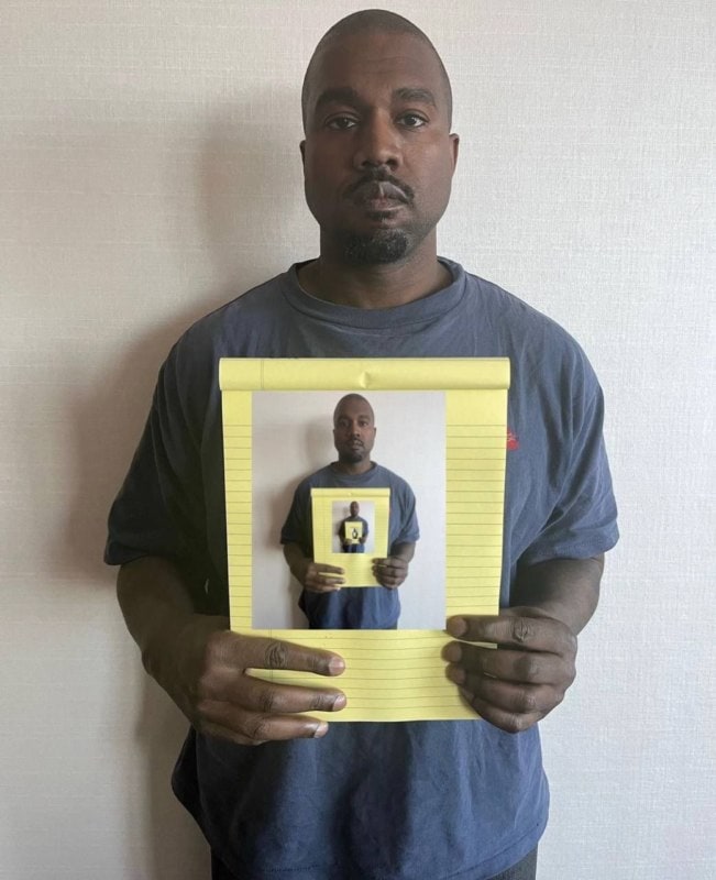 Рэпер Канье Уэст сделал снимок с блокнотом, чтобы доказать, что его аккаунт не взломан, и стал героем фотожаб 49