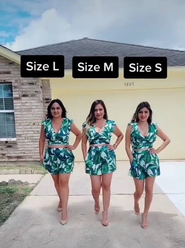 Девушки примеряют одинаковые наряды и показывают, как одна и та же одежда смотрится на размерах S, M и L 54