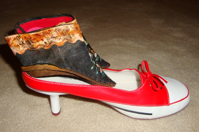 12 странных пар обуви из прошлого, глядя на которые у вас точно загудят ноги 63