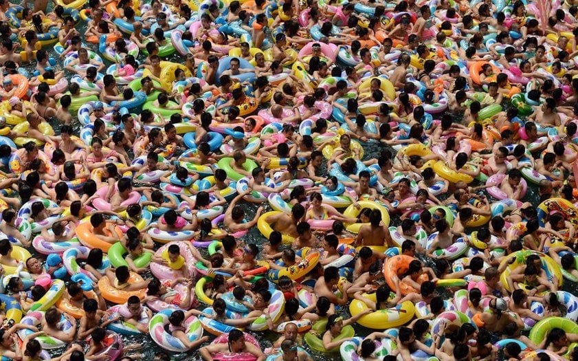 16 фотографий, которые показывают, как миллиардное население Китая умудряется жить в тесноте, но не в обиде 48