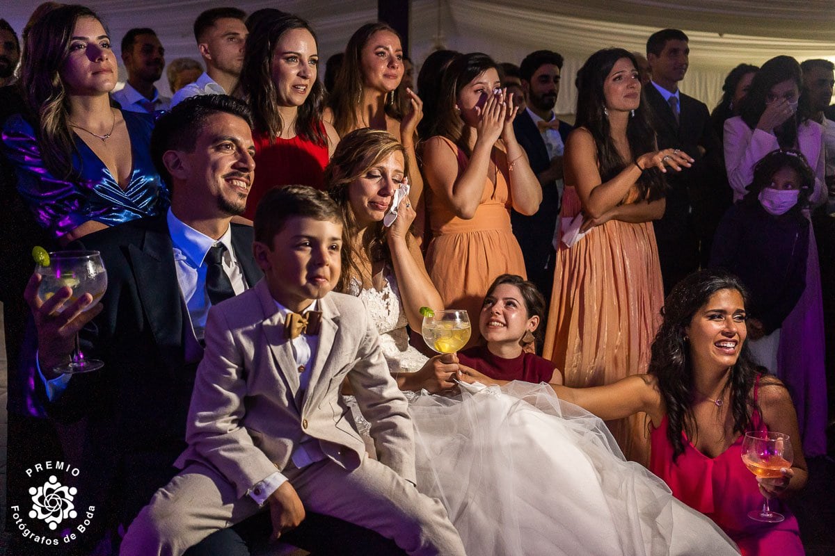 17 забавных и милых снимков, которые победили в конкурсе на лучшее свадебное фото в 2021 году 62
