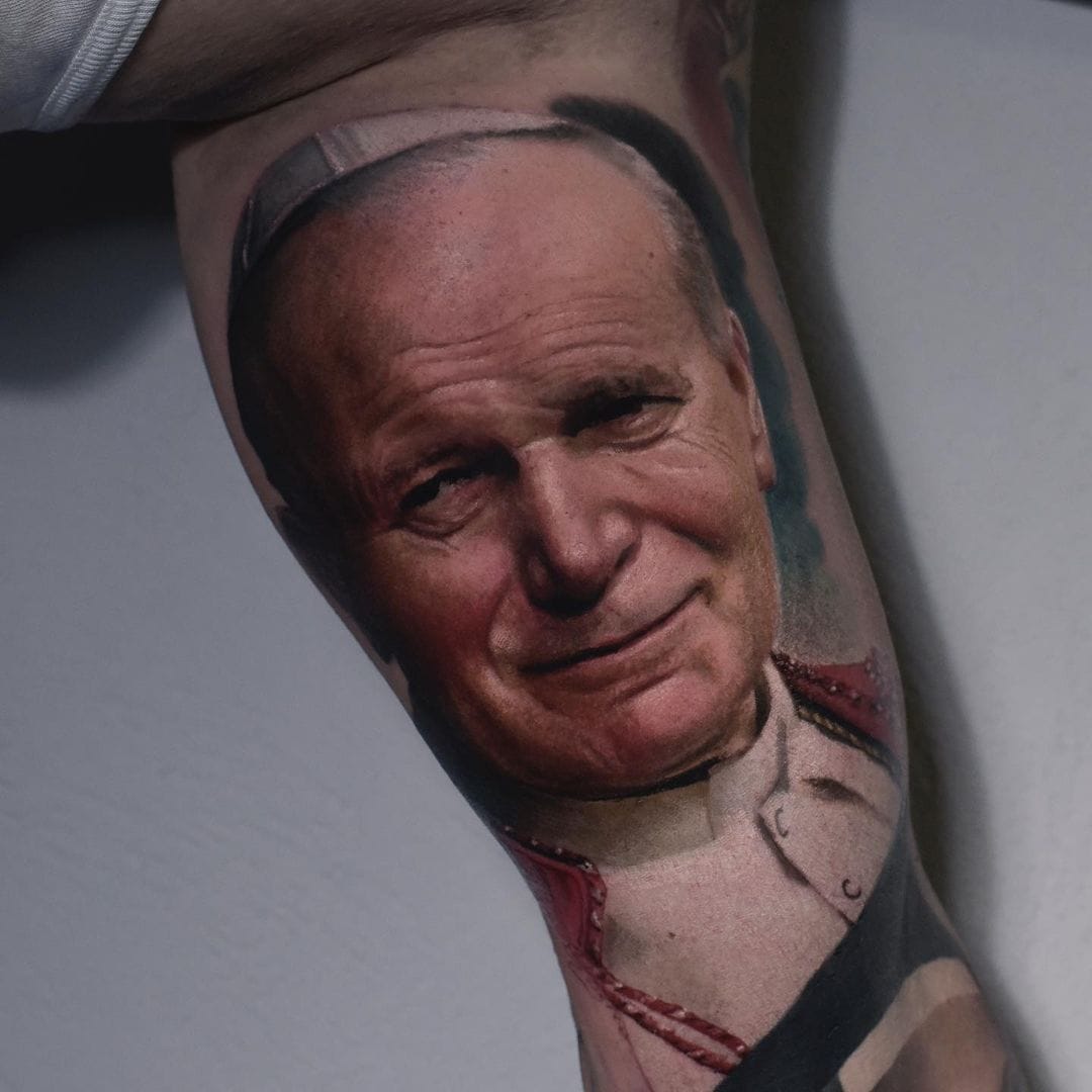 Польский тату-мастер работает в стиле портретного реализма. И его работы сложно отличить от фото 50