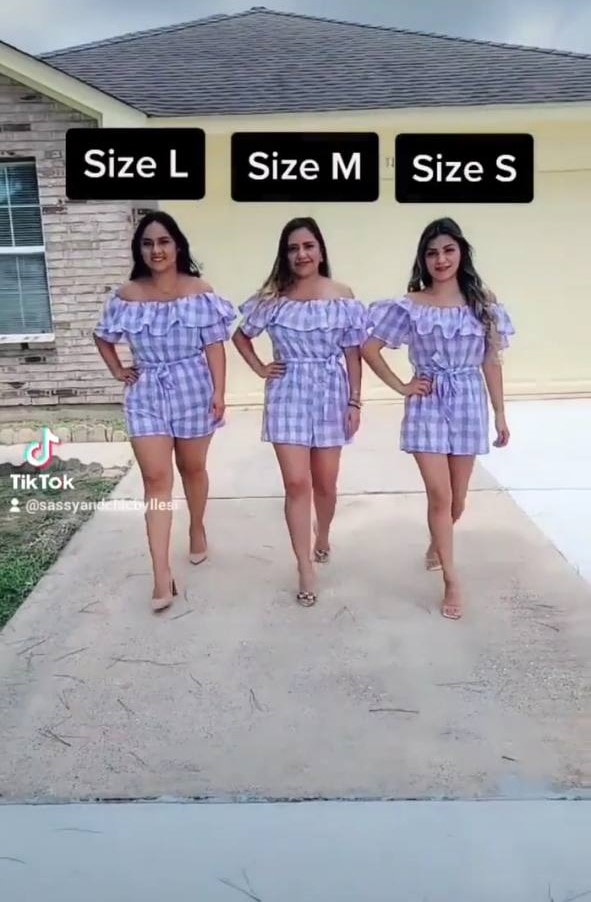 Девушки примеряют одинаковые наряды и показывают, как одна и та же одежда смотрится на размерах S, M и L 55