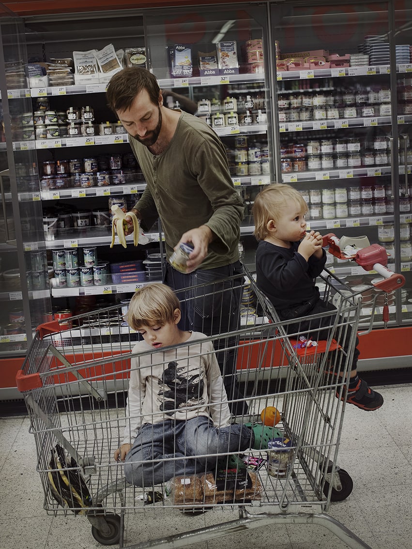 Не только мама: шведский фотограф показал отцов, выбравших сложный путь декрета 55