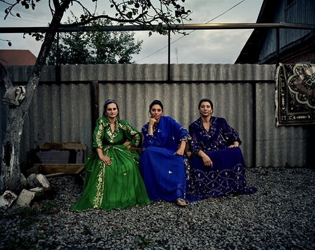 Датчанин 6 лет фотографировал цыган 21 века в разных странах, показывая их жизнь такой, как она есть 75