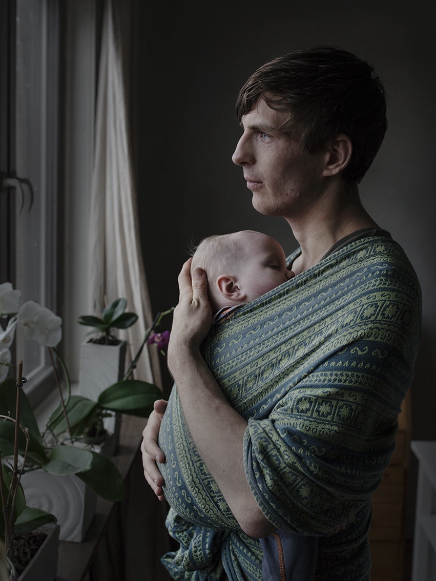 Не только мама: шведский фотограф показал отцов, выбравших сложный путь декрета 58
