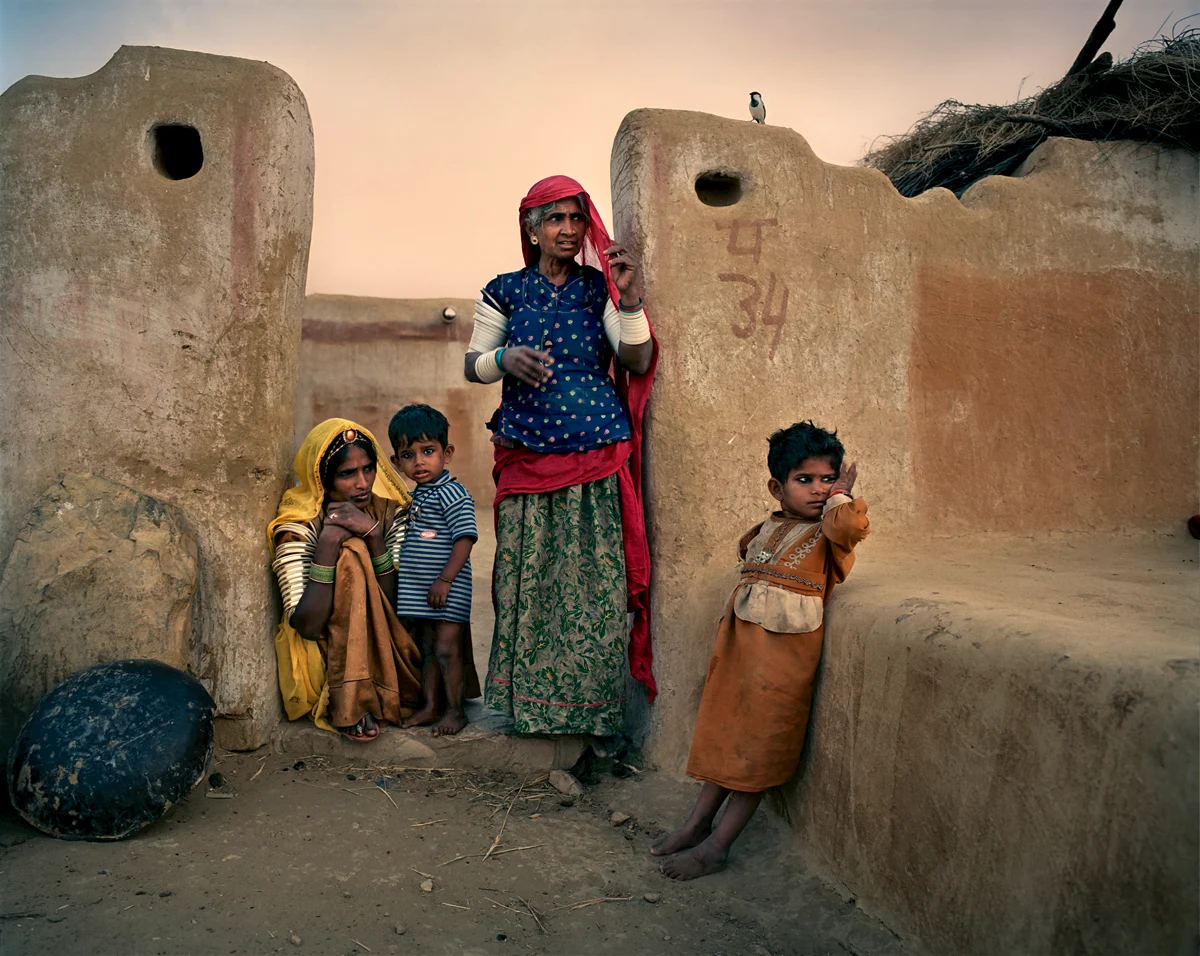 Датчанин 6 лет фотографировал цыган 21 века в разных странах, показывая их жизнь такой, как она есть 66