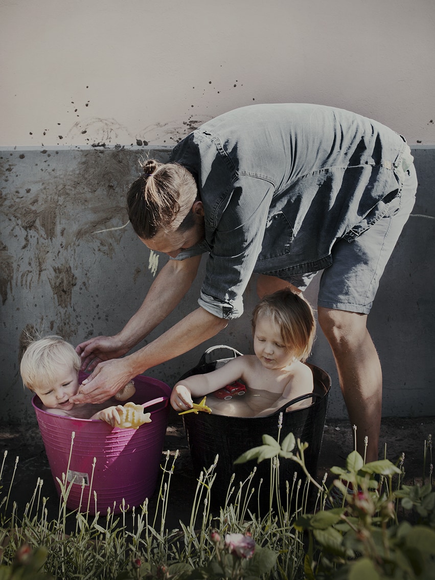 Не только мама: шведский фотограф показал отцов, выбравших сложный путь декрета 54