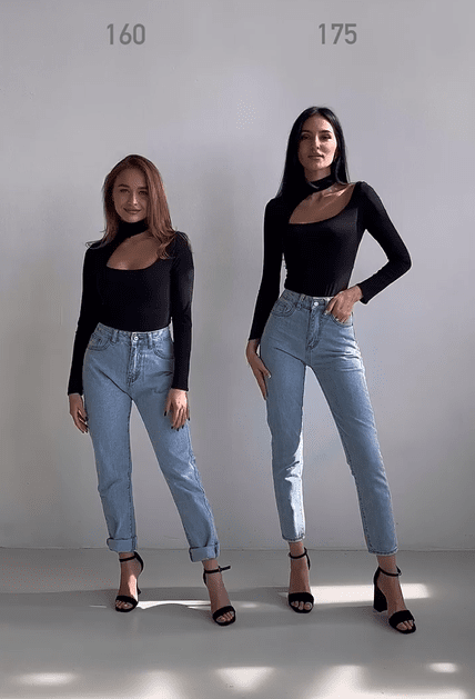 Девушки примеряют одинаковую одежду, показывая, как одни и те же модели выглядят на высоких и низких людях 60