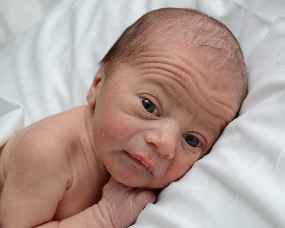 15 фото серьёзных младенцев, которые только что родились, а уже как будто познали всю бренность бытия 53