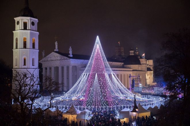 Рождество в Европе: самые красивые городские елки и праздничные ярмарки 40