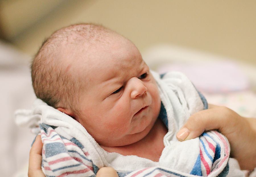 15 фото серьёзных младенцев, которые только что родились, а уже как будто познали всю бренность бытия 45