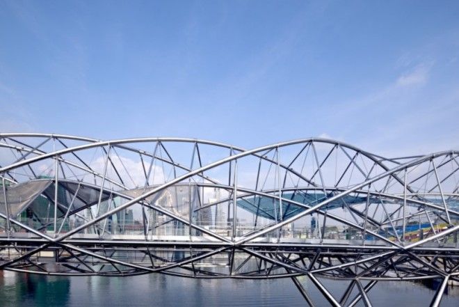 Круглый, недостроенный и бесконечный — 10 самых необычных мостов мира 53