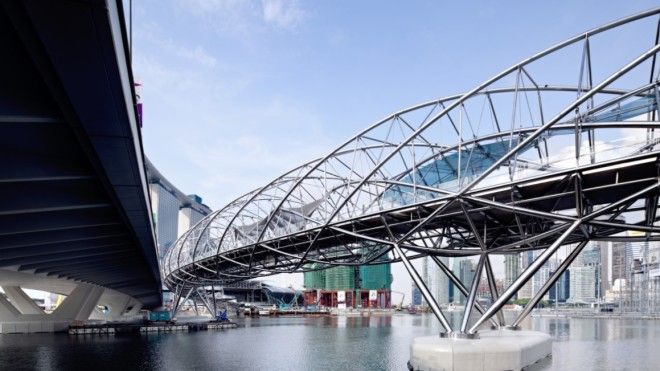 Круглый, недостроенный и бесконечный — 10 самых необычных мостов мира 51