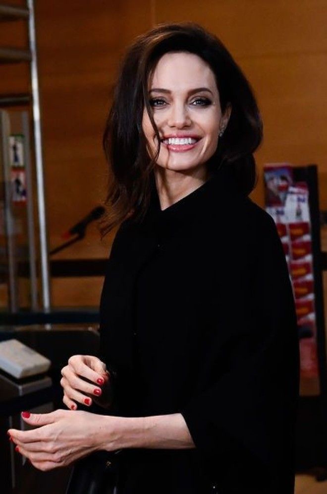 18 фотографий обворожительной Анджелины Джоли, которые заставляют влюбляться 37