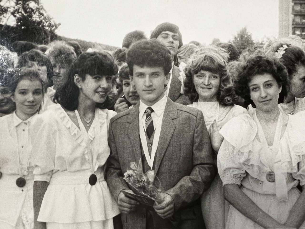 15 крутых фотографий выпускников 80-90-х годов, которые дадут фору любым современным школьникам 46