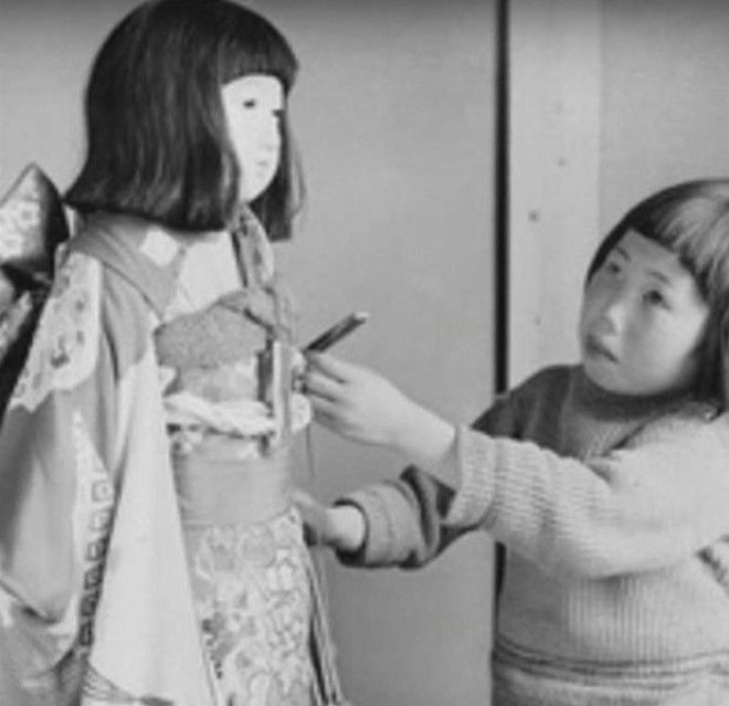 Японская кукла Окику, у которой реально растут волосы 16