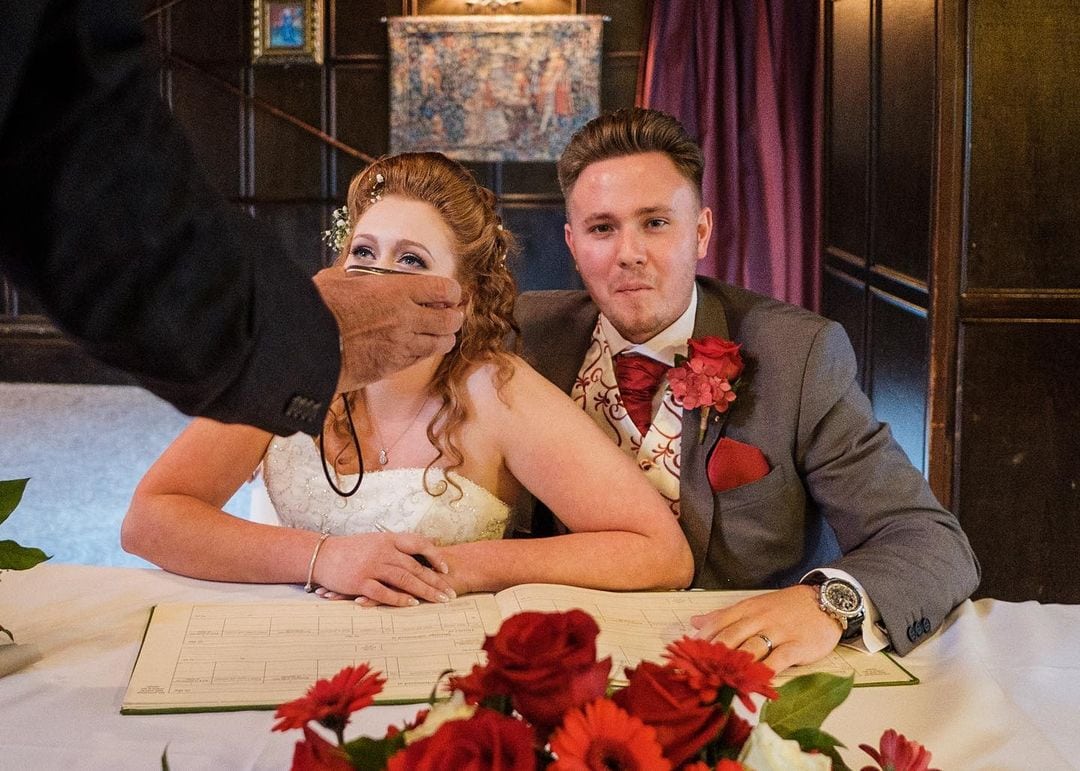 16 кадров британского фотографа, который не стесняется показывать честные снимки со свадеб 60