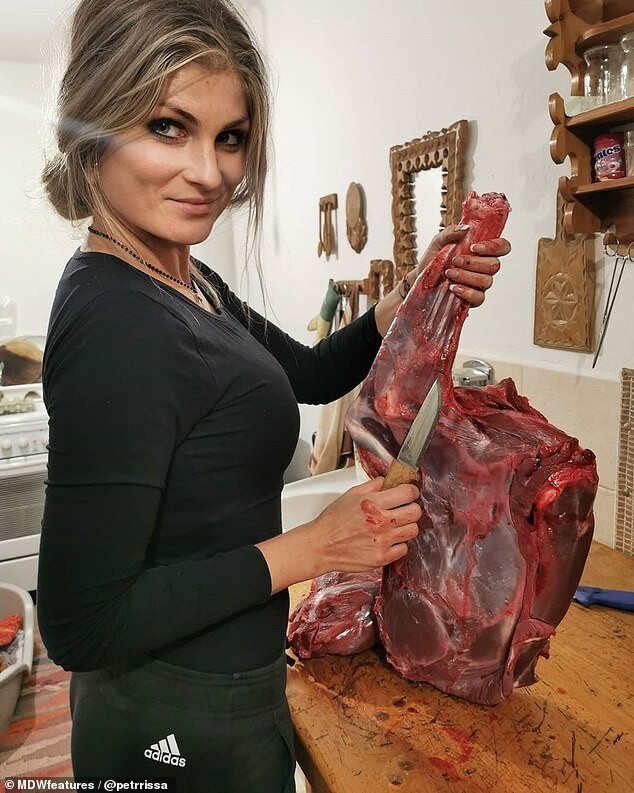 Охотница из Словакии поддерживает кровавую семейную традицию, за что ее затравили в Сети 39