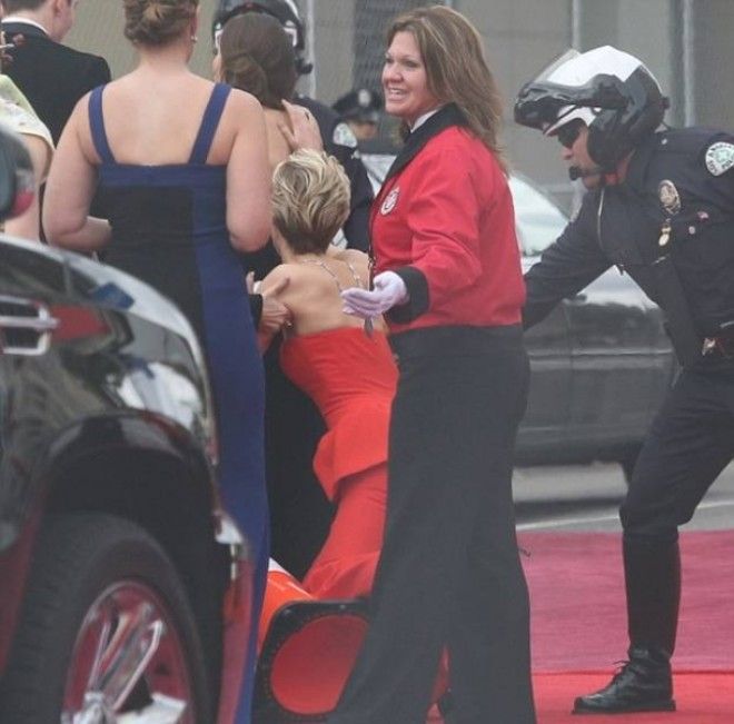 SПоцелуй Джоли с братом падения и другие позорные моменты Оскара