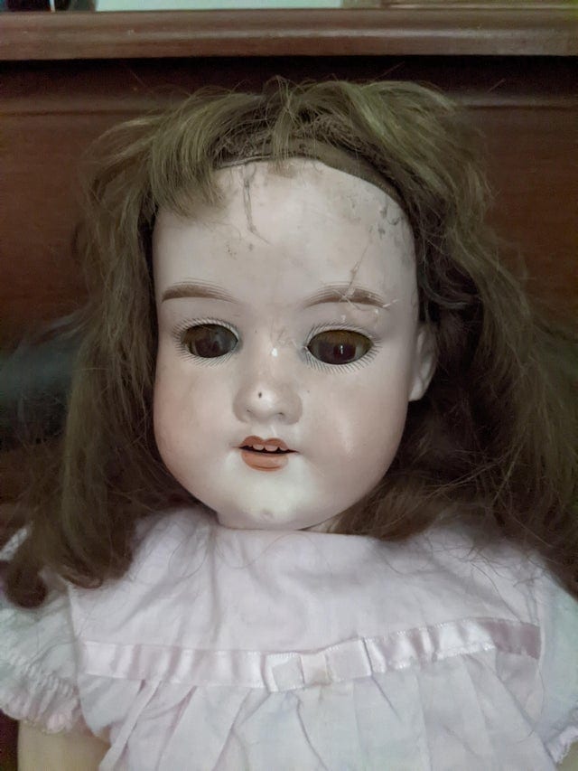 15 случаев, когда люди находили пугающих кукол, внешний вид которых может кого угодно свалить наповал 55