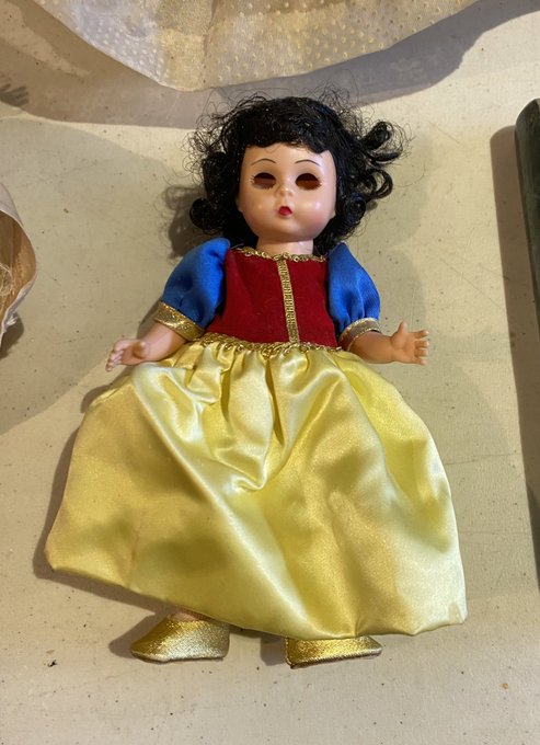 15 случаев, когда люди находили пугающих кукол, внешний вид которых может кого угодно свалить наповал 49