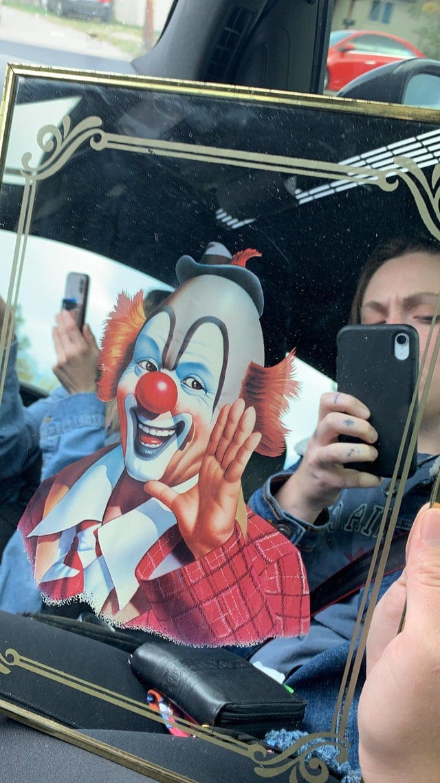 15 слегка пугающих фотографий, которые показывают, что клоуны могут поджидать вас в самом неожиданном месте 51