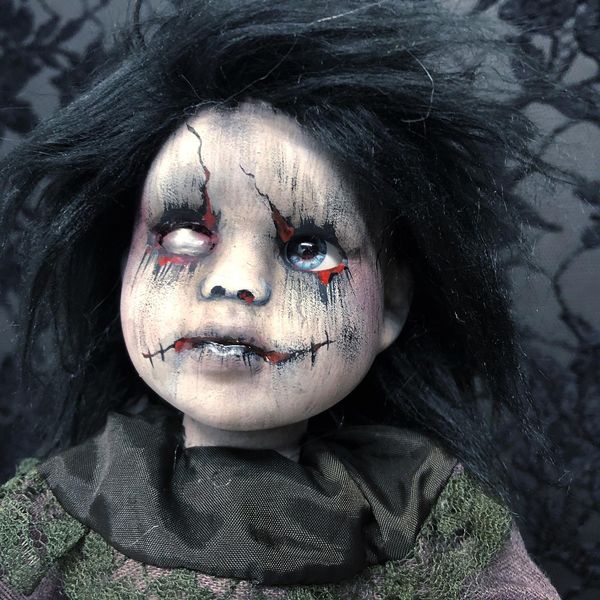 15 случаев, когда люди находили пугающих кукол, внешний вид которых может кого угодно свалить наповал 58