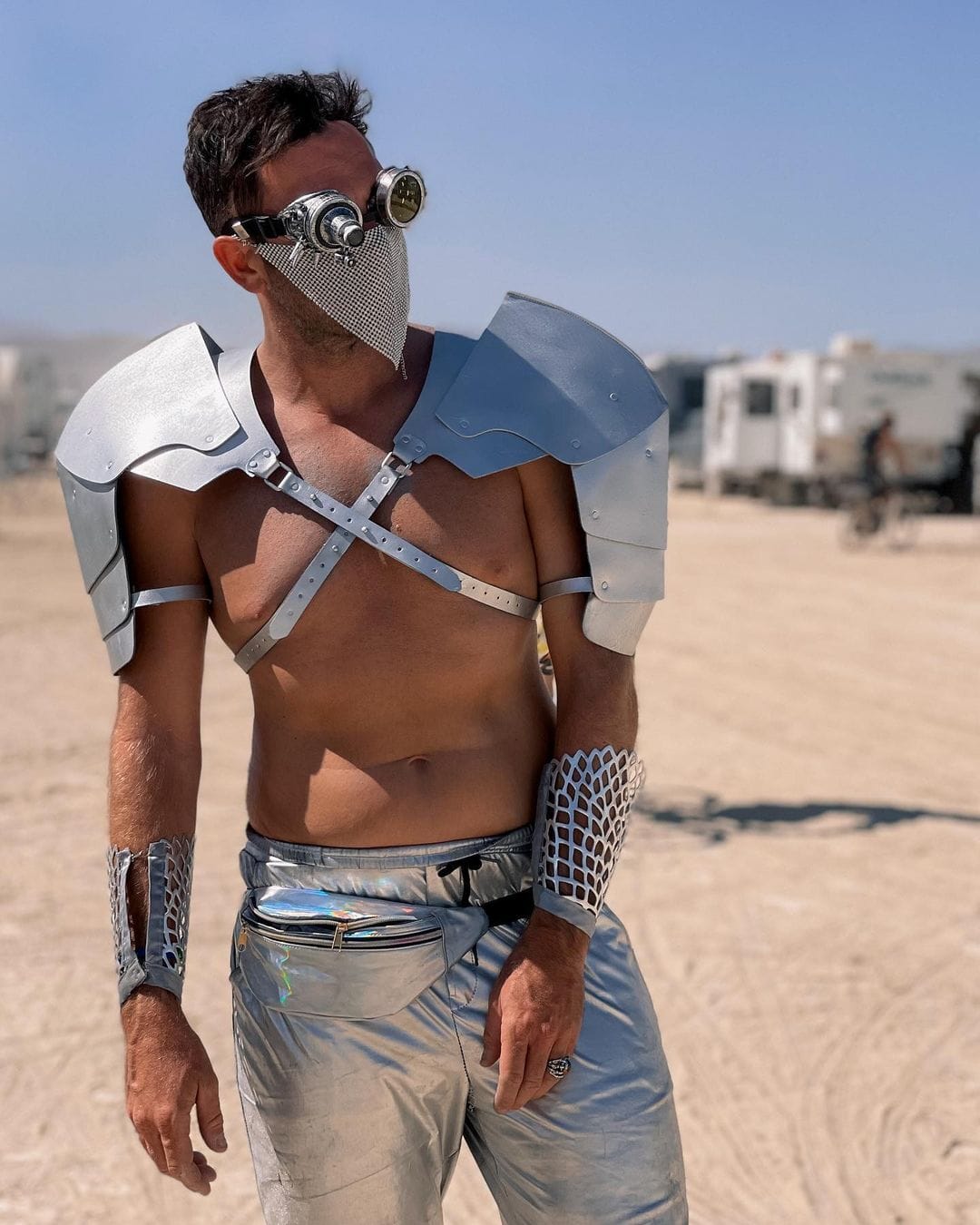 20 экстремально-потрясных нарядов участников эпичного фестиваля Burning Man ’22, которые восхитили окружающих 79