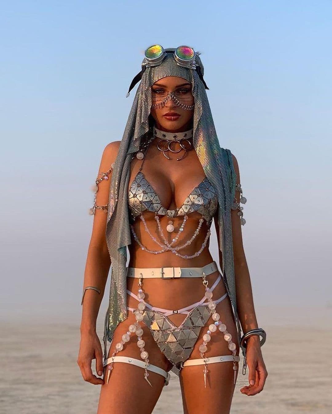 20 экстремально-потрясных нарядов участников эпичного фестиваля Burning Man ’22, которые восхитили окружающих 83