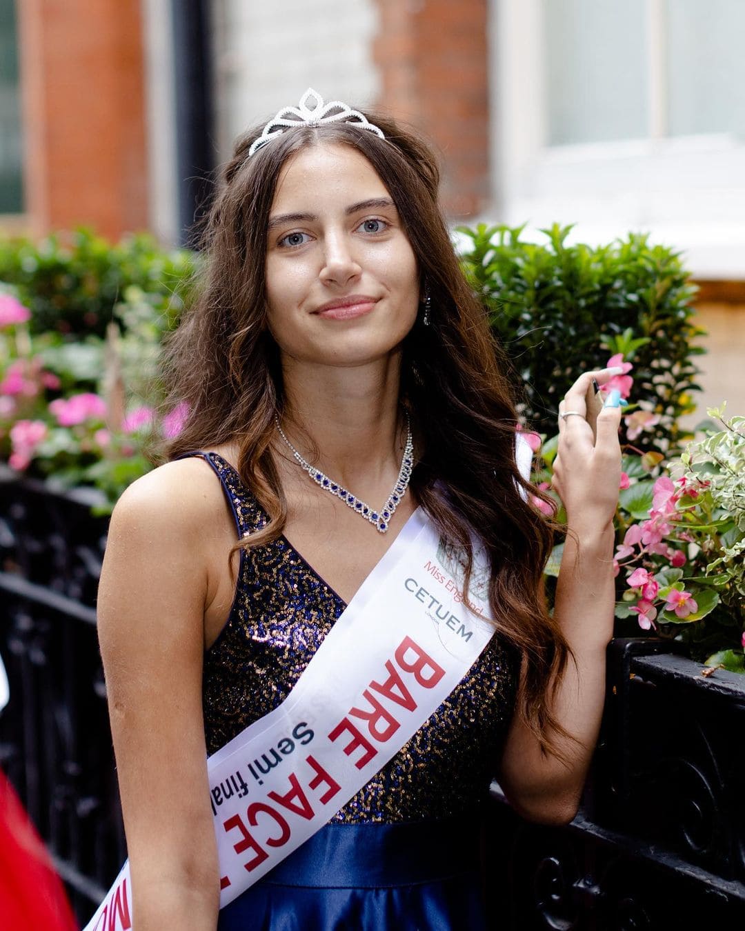 Впервые за всю историю конкурса «Мисс Англия» участница отказалась от макияжа, но всё равно прошла в финал 35