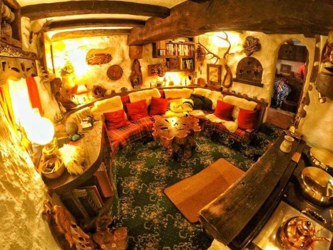 Фанат Толкина своими руками построил дом хоббита и 20 лет живет в нем 41