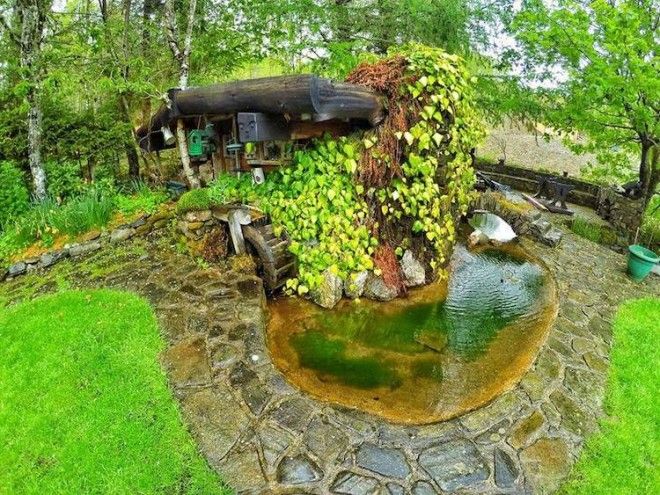 Фанат Толкина своими руками построил дом хоббита и 20 лет живет в нем 44