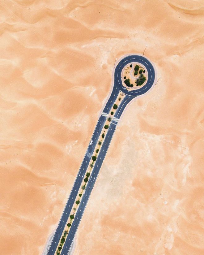 Фотограф заснял с дрона, как пустыня пожирает Дубай и Абу-Даби 38