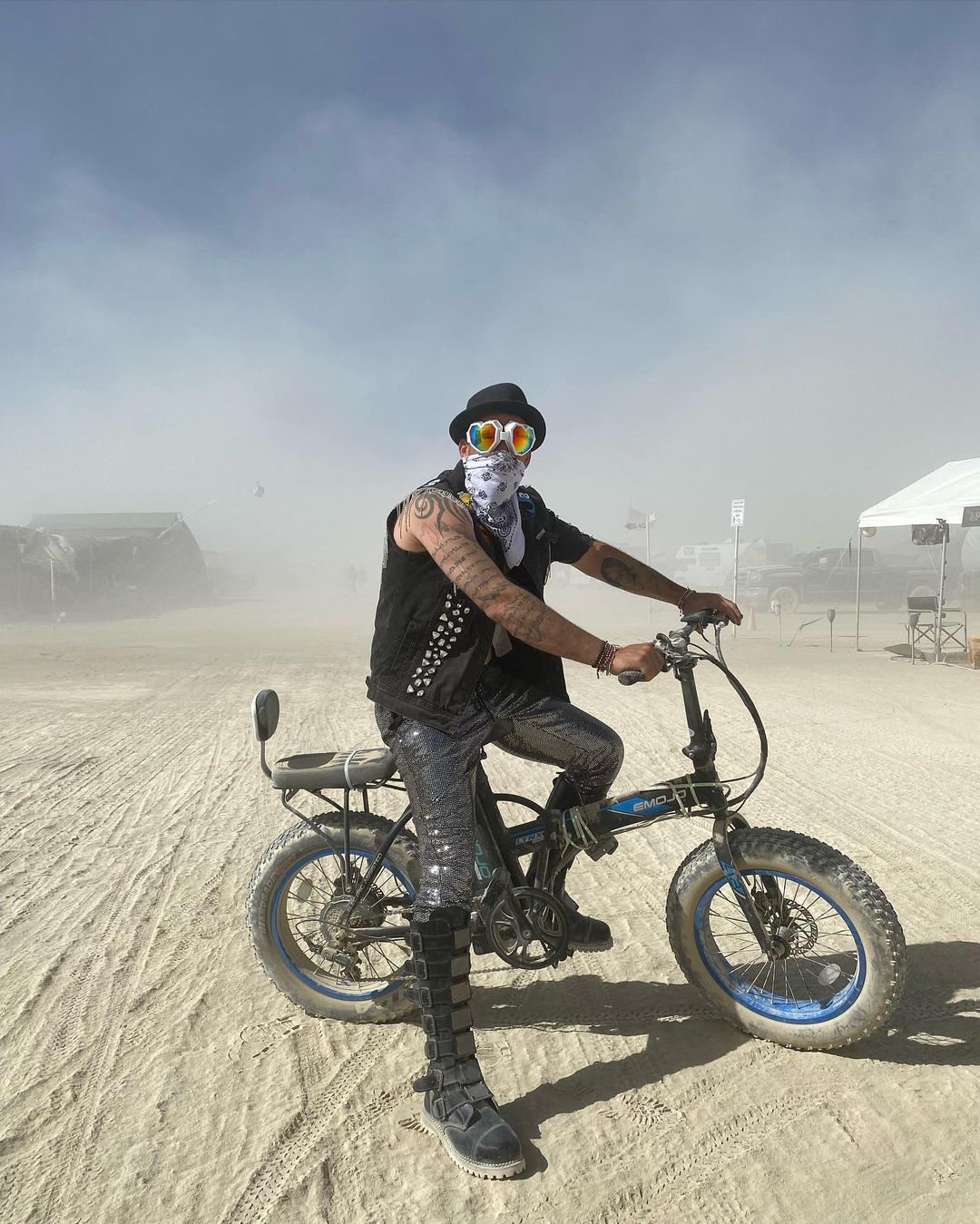20 экстремально-потрясных нарядов участников эпичного фестиваля Burning Man ’22, которые восхитили окружающих 74
