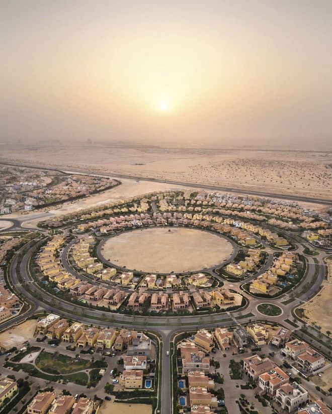 Фотограф заснял с дрона, как пустыня пожирает Дубай и Абу-Даби 32