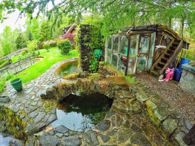 Фанат Толкина своими руками построил дом хоббита и 20 лет живет в нем 42