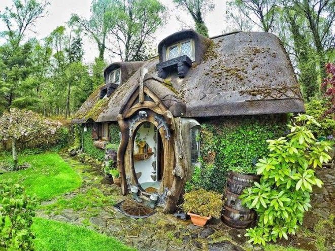 Фанат Толкина своими руками построил дом хоббита и 20 лет живет в нем 37